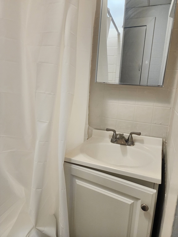 141 Franklin Street, Unit 2 Lynn, MA 01902 - Photo 5 of 6 a utility room with dryer and washer