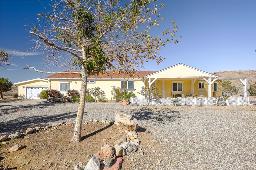 29520 Piani Road Pearblossom, CA 93553 - Photo 2 of 34