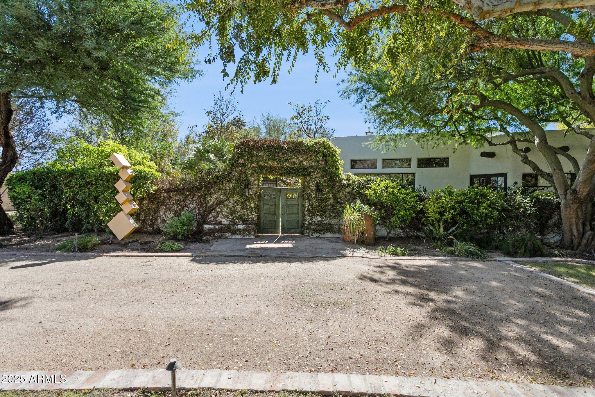 7005 East Jackrabbit Road Paradise Valley, AZ 85253 - Photo 5 of 61 a backyard of a house with plants and trees