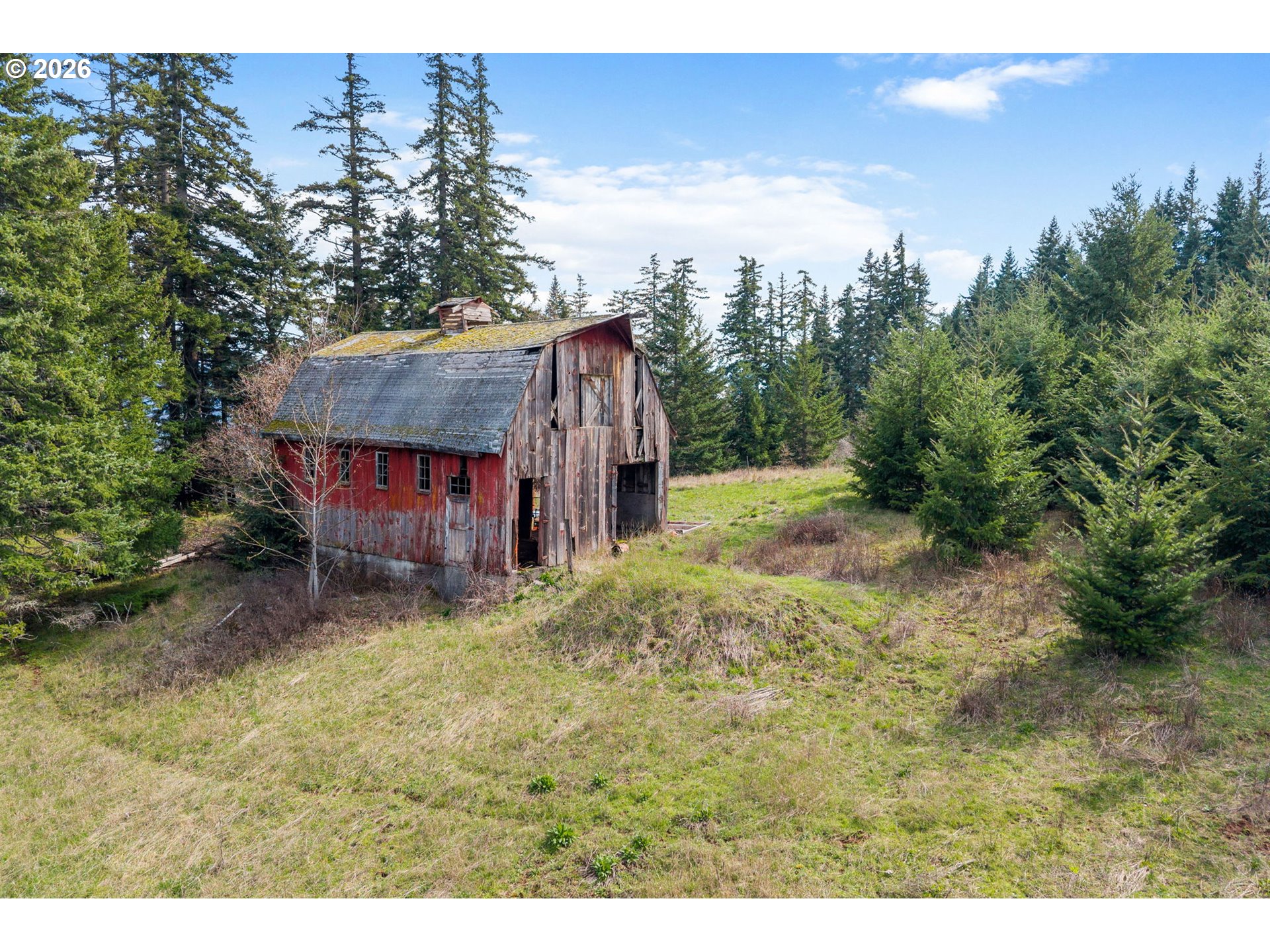 5195 York Hill Road Hood River, OR 97031 - Photo 20 of 31 a view of a barn in the middle of a yard