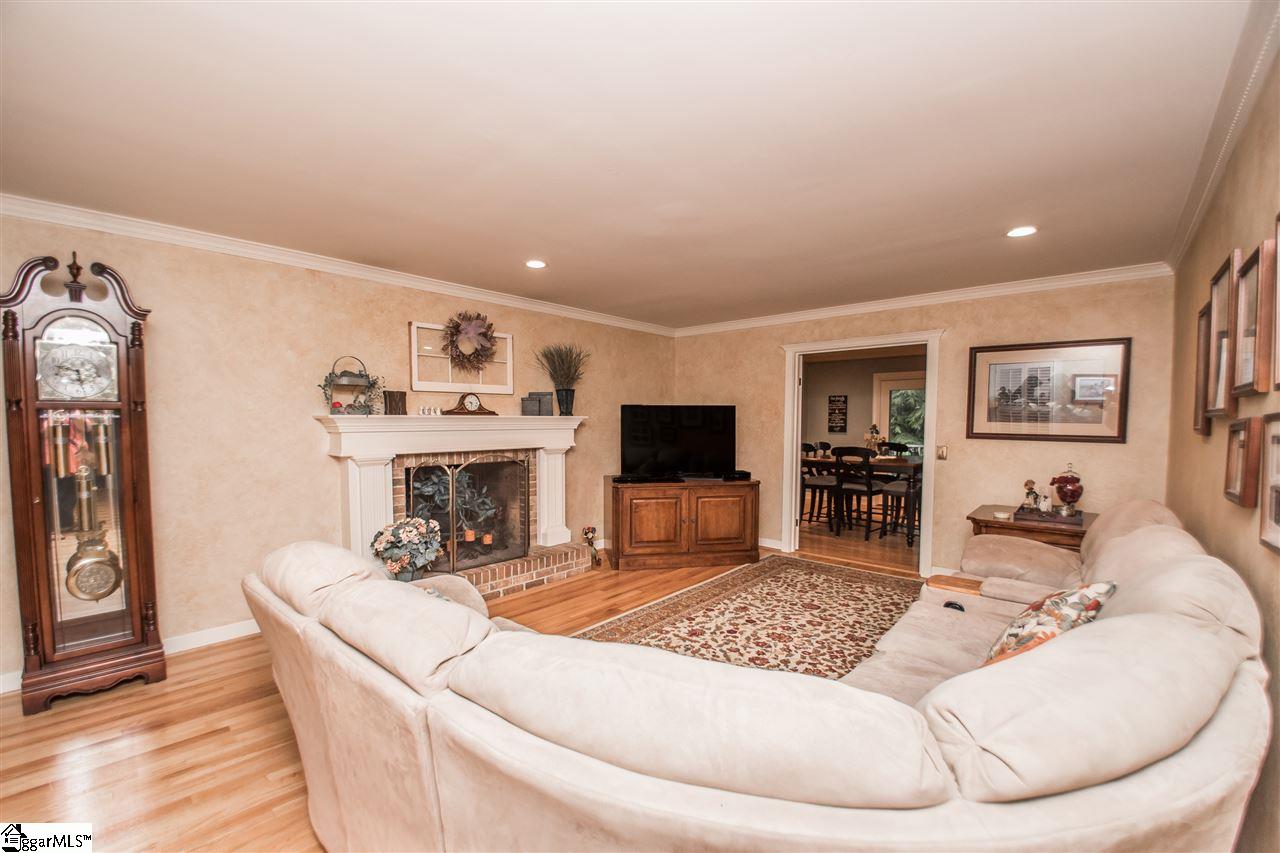 102 Sun Meadow Road Greer, SC 29650 - Photo 3 of 33 Gallery Image 3