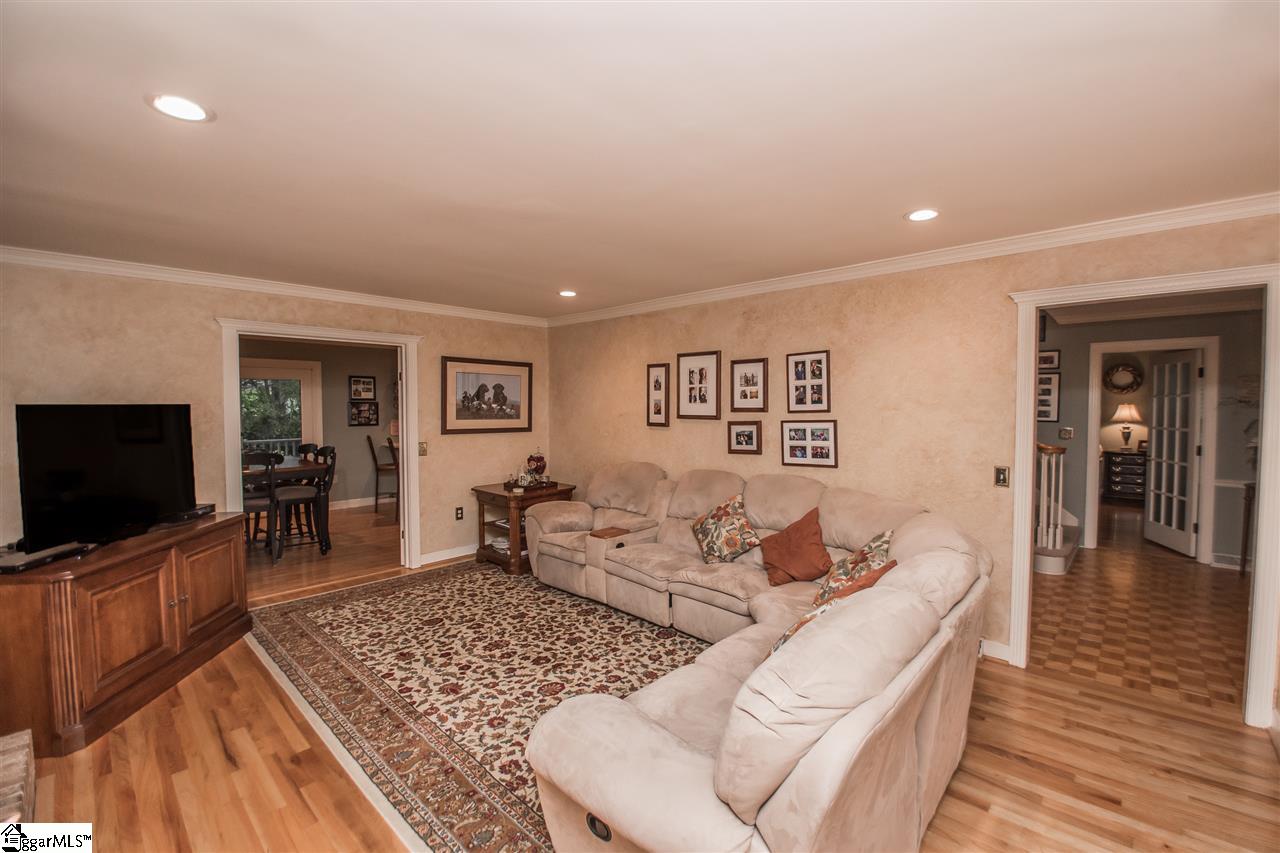 102 Sun Meadow Road Greer, SC 29650 - Photo 4 of 33 Gallery Image 4