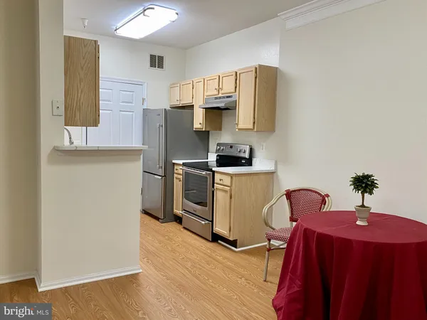 $2,600 | 1580 Spring Gate Dr., Unit 4213, McLean, VA 22102
