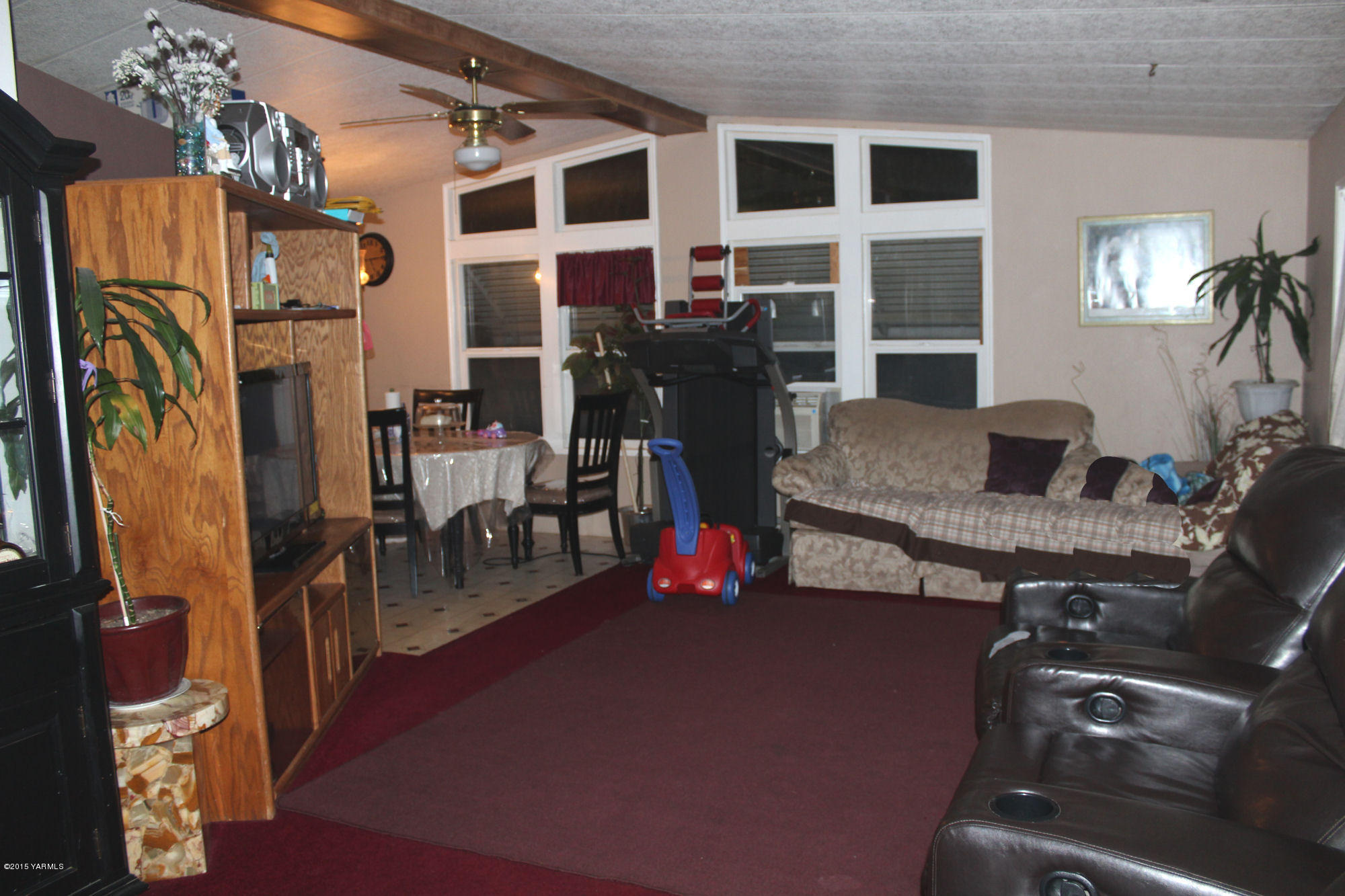 5205 Postma Road Yakima, WA 98901 - Photo 4 of 13 a room with musical instruments