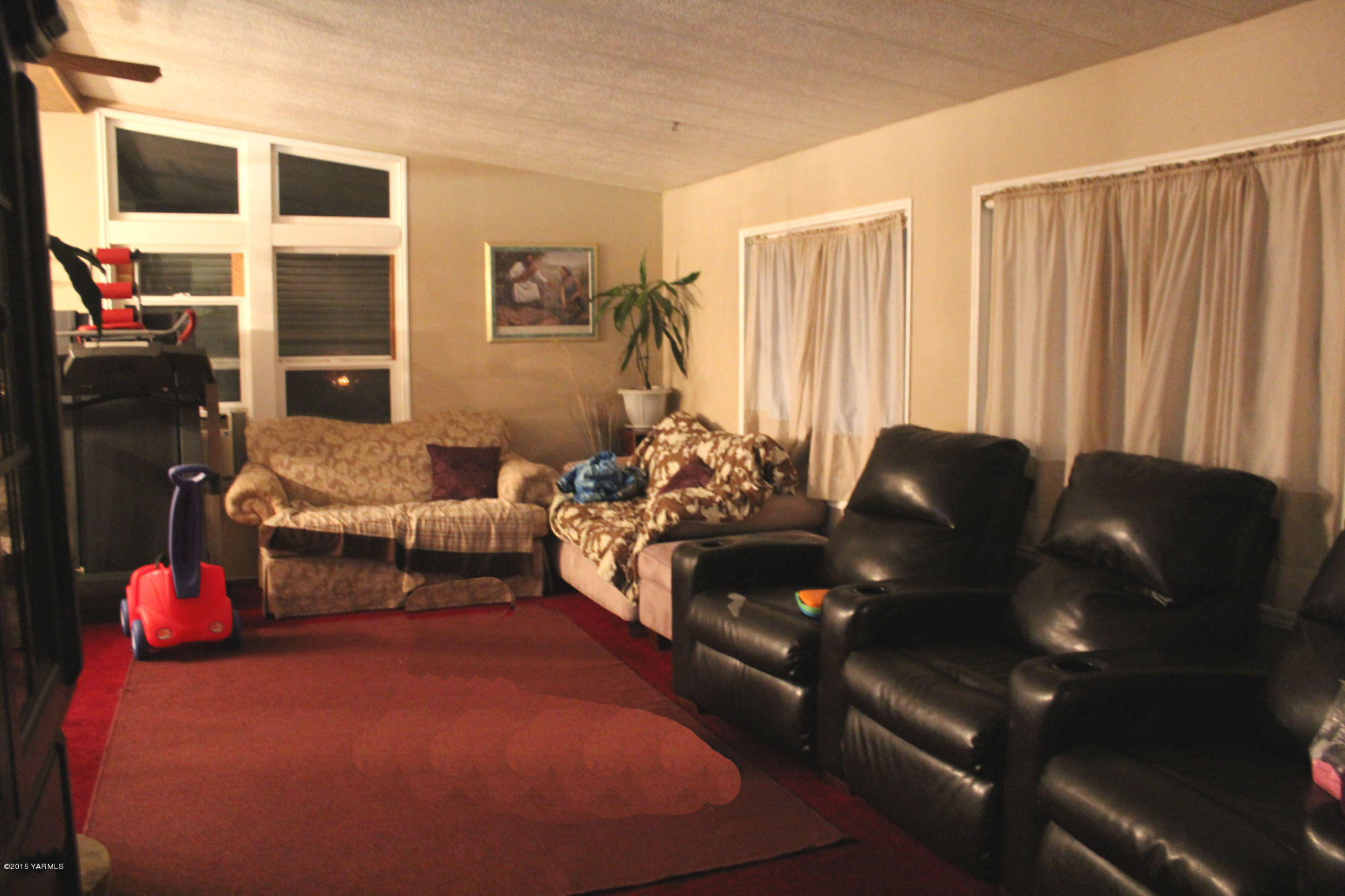 5205 Postma Road Yakima, WA 98901 - Photo 8 of 13 a bedroom with furniture and a large window