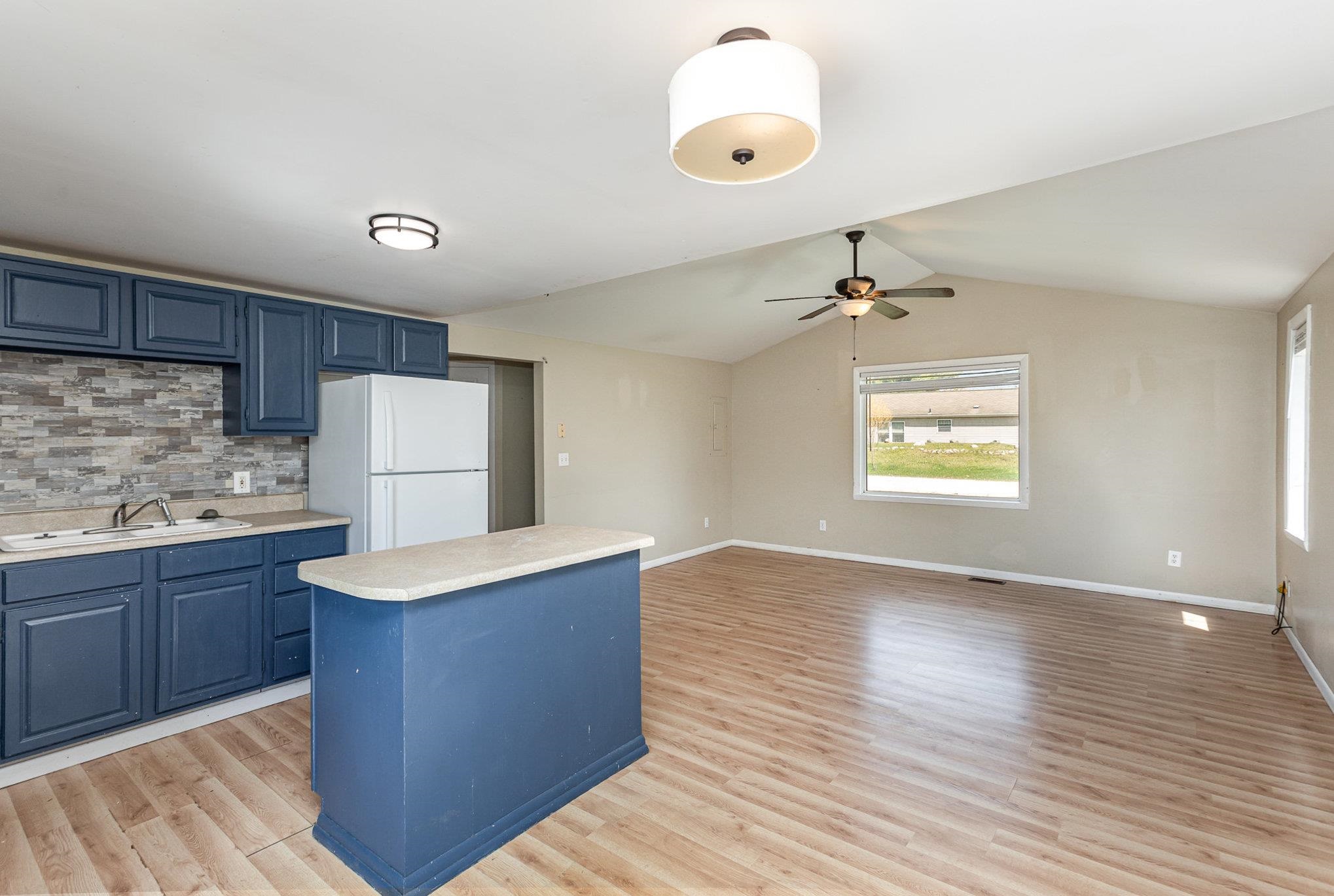 4307 Bay Road Gladwin, MI 48624 - Photo 9 of 29