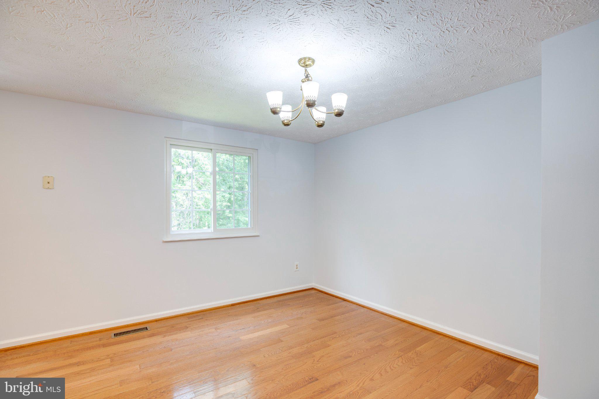 1604 Barnstead Drive Reston, VA 20194 - Photo 9 of 36 Gallery Image 9