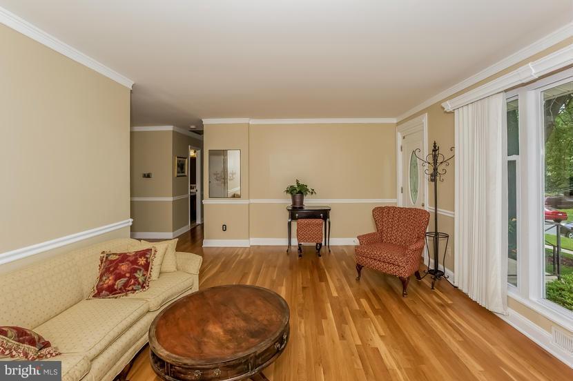 11809 Pittson Road Silver Spring, MD 20906 - Photo 5 of 30 Living Room