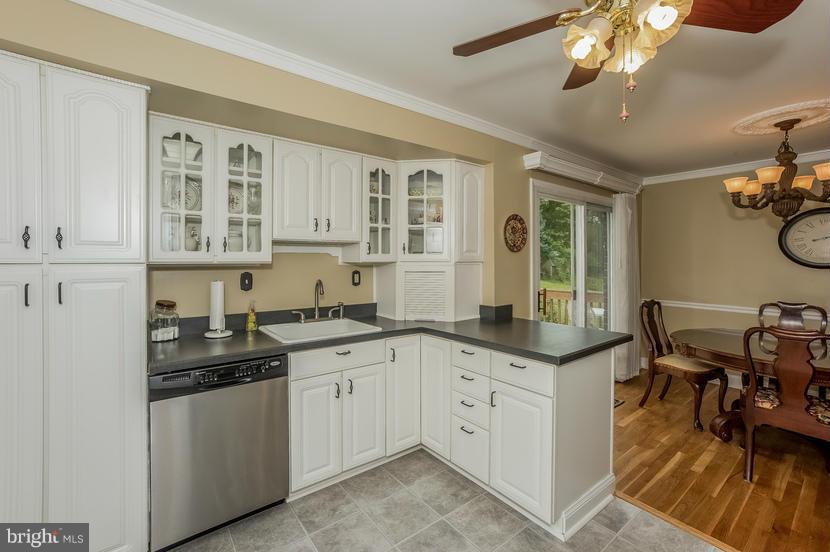 11809 Pittson Road Silver Spring, MD 20906 - Photo 10 of 30 Kitchen