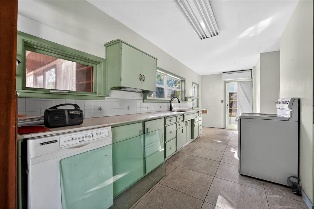 1630 Riverside Drive Daytona Beach, FL 32117 - Photo 30 of 64