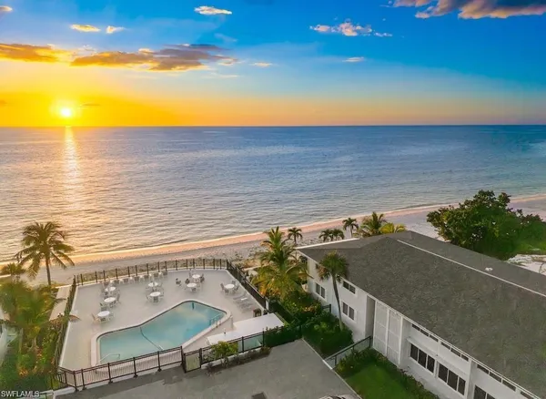 $3,950 | 1065 Gulf Shore Boulevard North, Unit 205, Naples, FL 34102