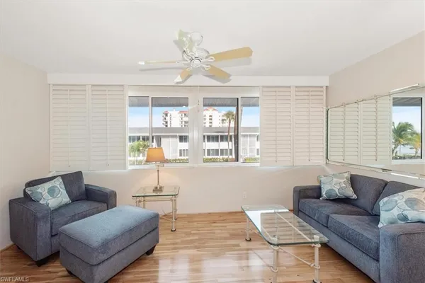 $3,950 | 1065 Gulf Shore Boulevard North, Unit 205, Naples, FL 34102