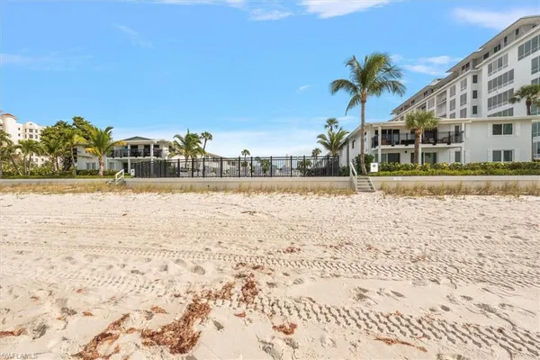 $3,950 | 1065 Gulf Shore Boulevard North, Unit 205, Naples, FL 34102