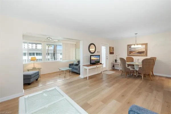 $3,950 | 1065 Gulf Shore Boulevard North, Unit 205, Naples, FL 34102