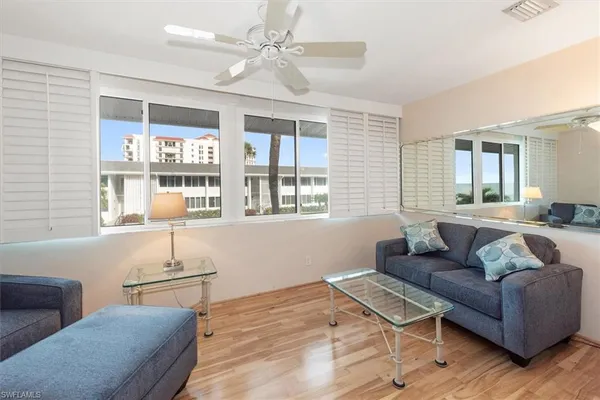 $3,950 | 1065 Gulf Shore Boulevard North, Unit 205, Naples, FL 34102