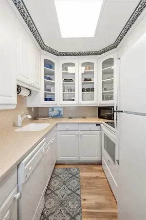 $3,950 | 1065 Gulf Shore Boulevard North, Unit 205, Naples, FL 34102