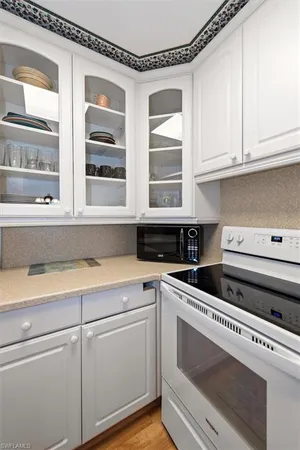 $3,950 | 1065 Gulf Shore Boulevard North, Unit 205, Naples, FL 34102