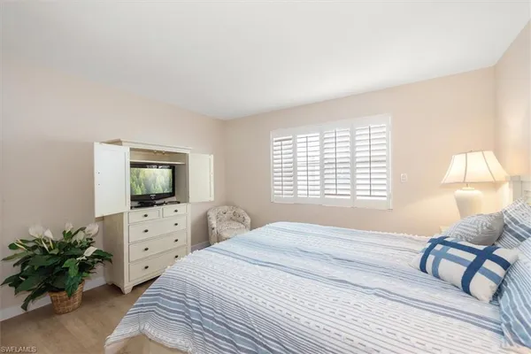 $3,950 | 1065 Gulf Shore Boulevard North, Unit 205, Naples, FL 34102