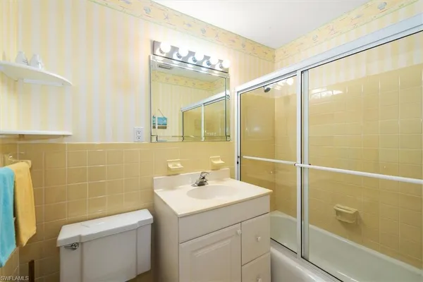 $3,950 | 1065 Gulf Shore Boulevard North, Unit 205, Naples, FL 34102