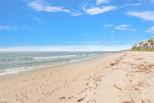 $3,950 | 1065 Gulf Shore Boulevard North, Unit 205, Naples, FL 34102