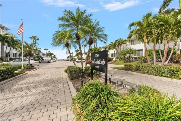 $3,950 | 1065 Gulf Shore Boulevard North, Unit 205, Naples, FL 34102