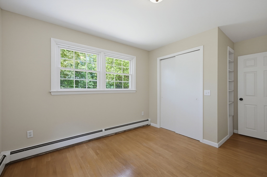 385 River Road Uxbridge, MA 01569 - Photo 17 of 34