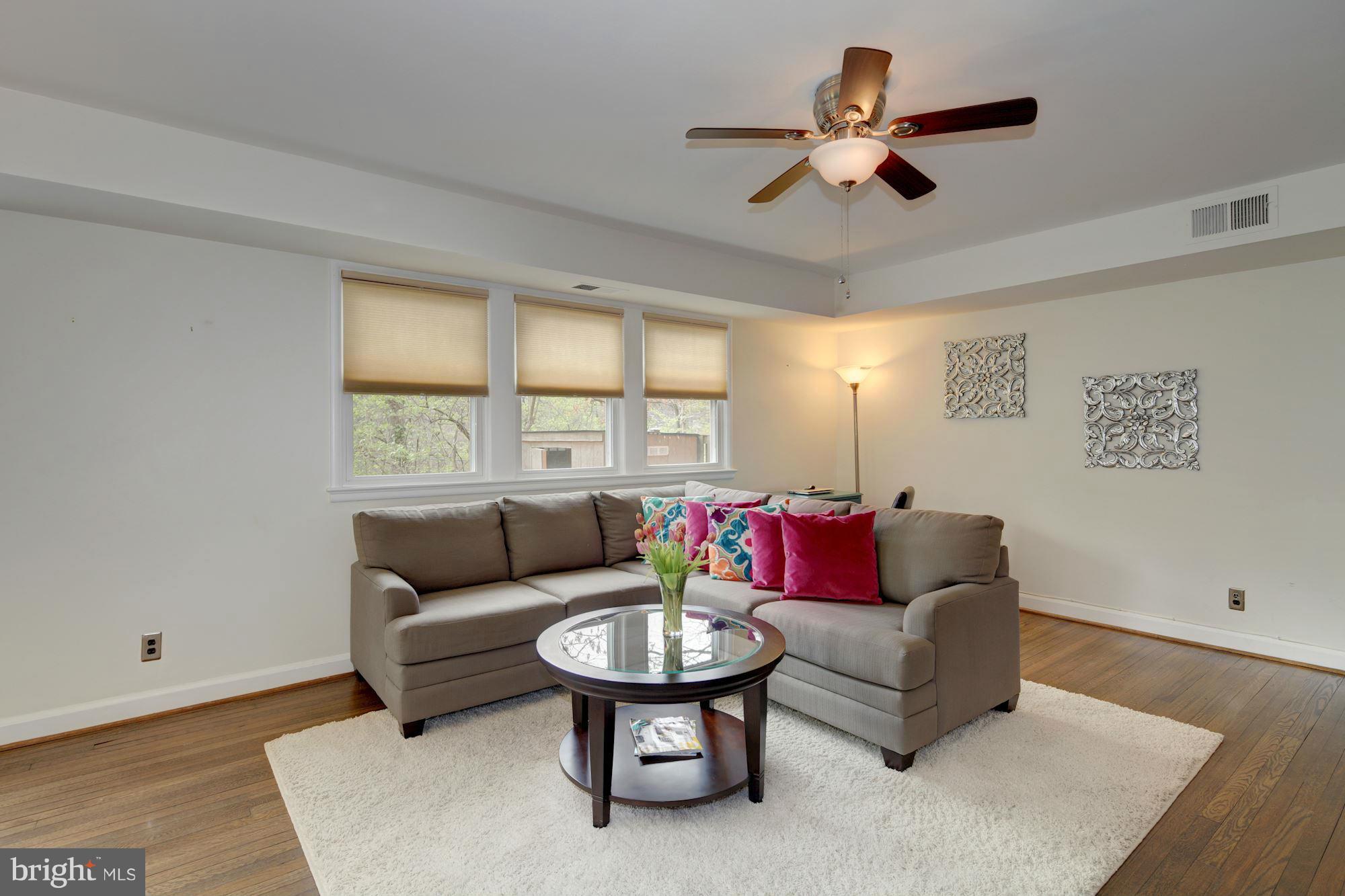 8627 Geren Road, Unit 294 Silver Spring, MD 20901 - Photo 4 of 26 Living Room