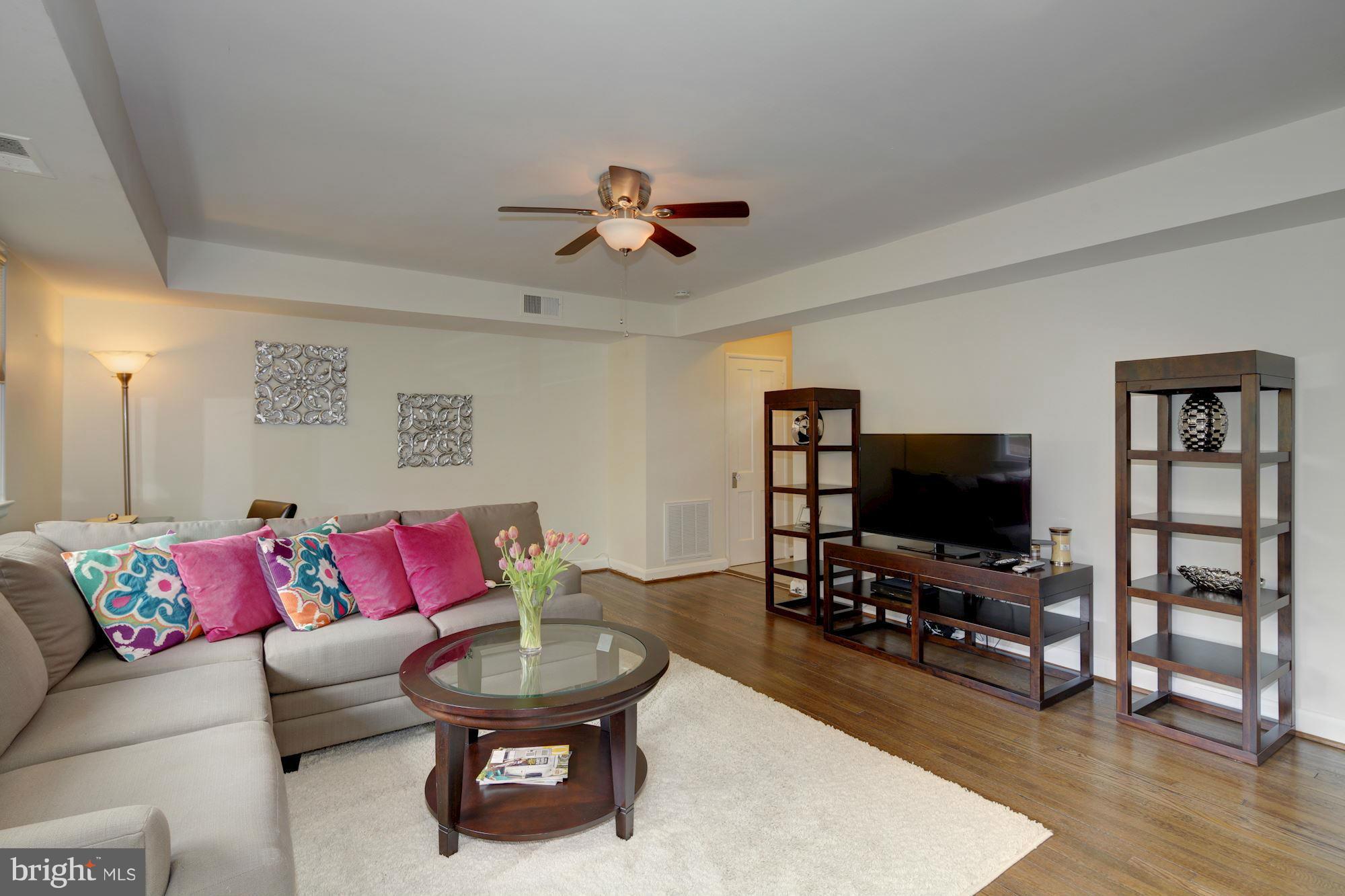 8627 Geren Road, Unit 294 Silver Spring, MD 20901 - Photo 5 of 26 Living Room