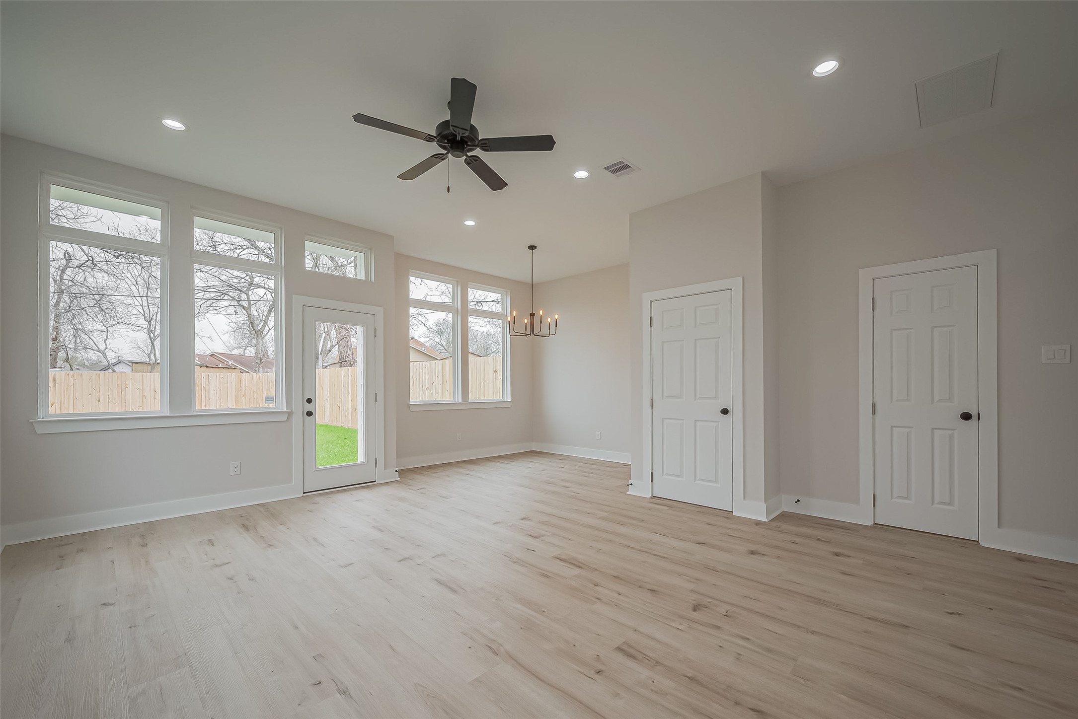 918 St Clair Street, Unit B Houston, TX 77088 - Photo 7 of 35