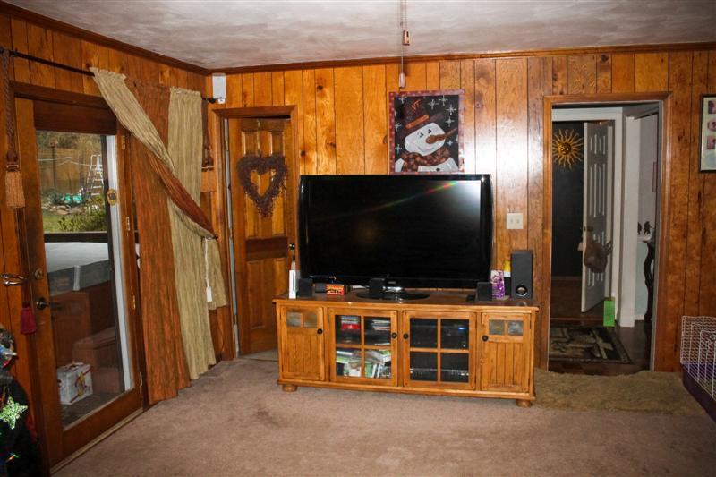 1670 Millbridge Road Salem, VA 24153 - Photo 11 of 47 Family Room
