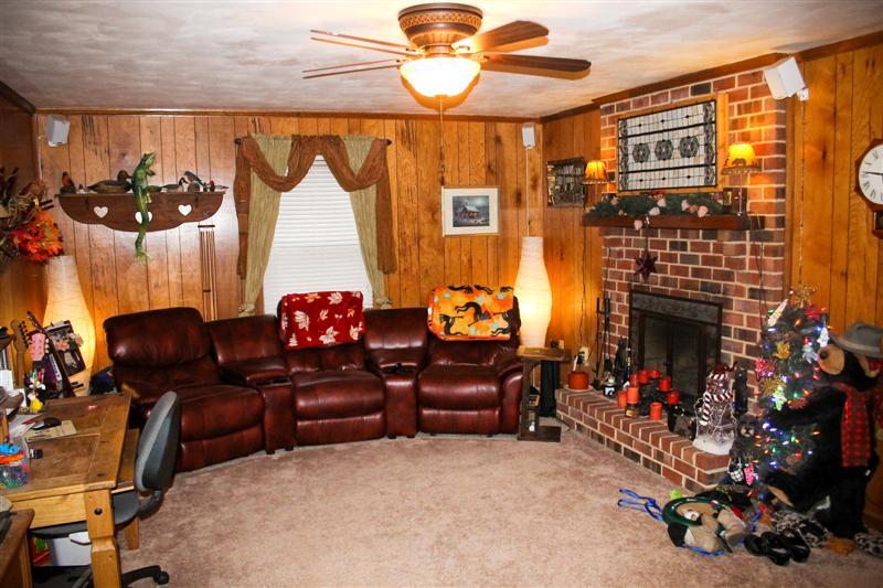 1670 Millbridge Road Salem, VA 24153 - Photo 12 of 47 Family Room 2