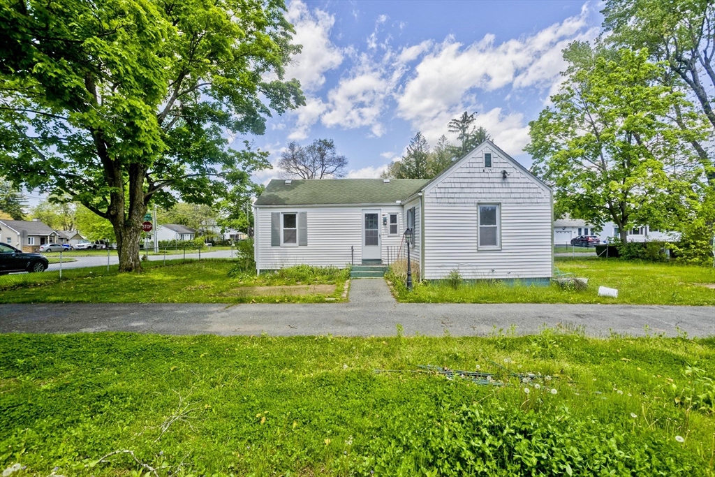 135 Lucerne Road Springfield, MA 01119 - Photo 28 of 40