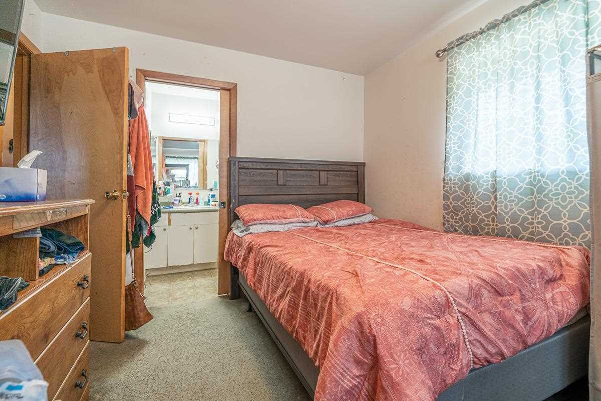 99 Hiipali Loop Kula, HI 96790 - Photo 14 of 16 a bed sitting in a bedroom next to a window