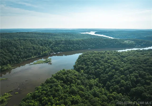 $198,195 | 5 State Road, Edwards, MO 65326