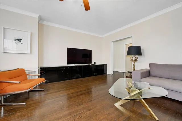 $2,100 | 3617 North Sawyer Avenue, Unit 1, Chicago, IL 60618