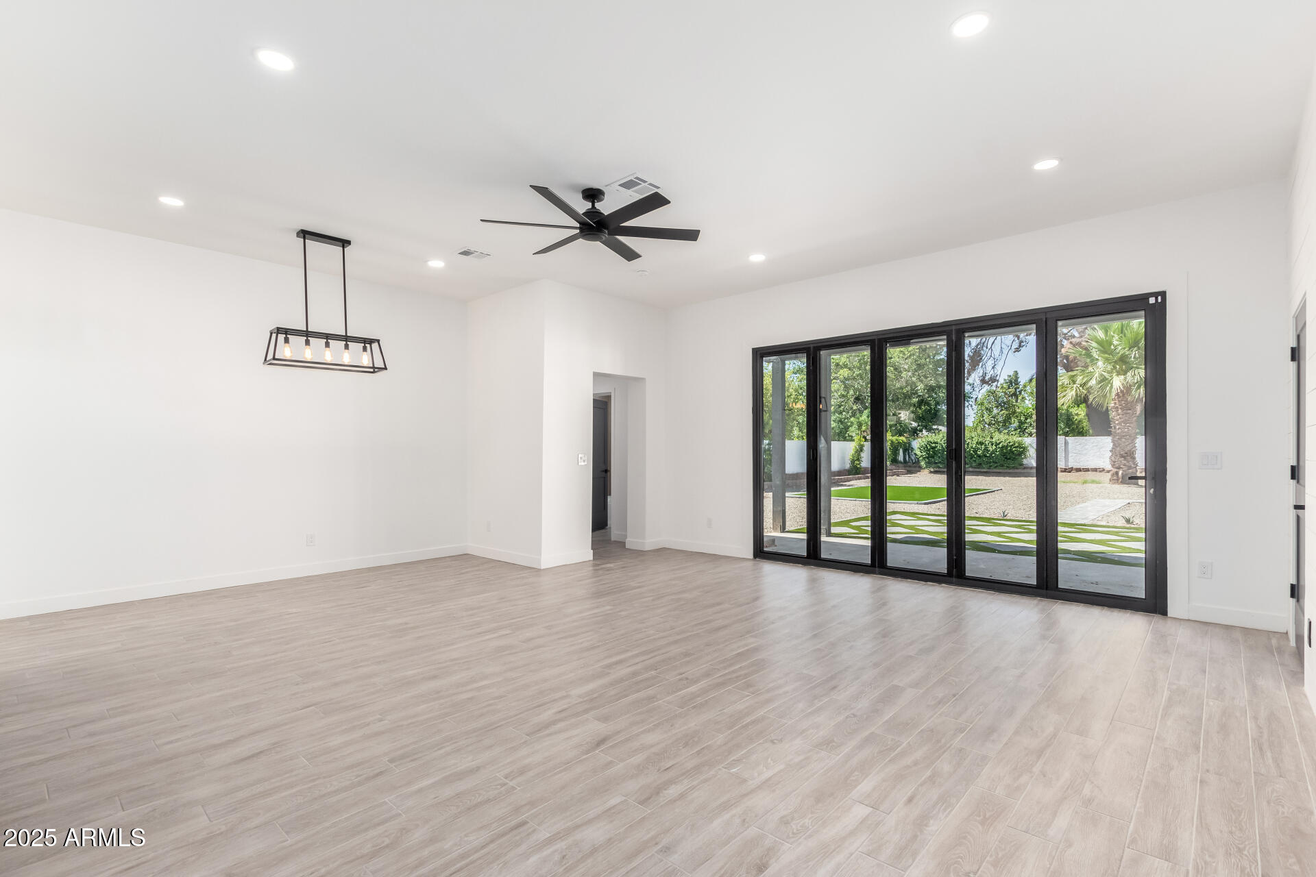 1304 West Ocotillo Road Phoenix, AZ 85013 - Photo 8 of 29 09-Ocotillo