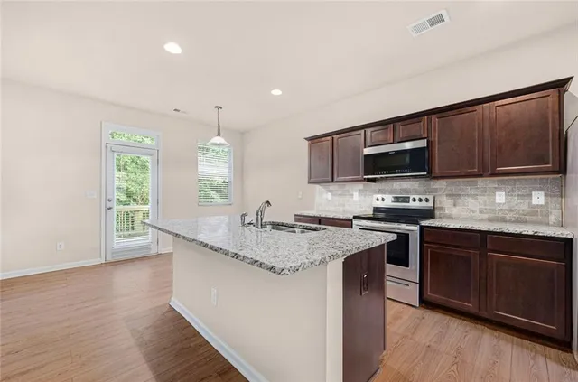 a view of empty room with window