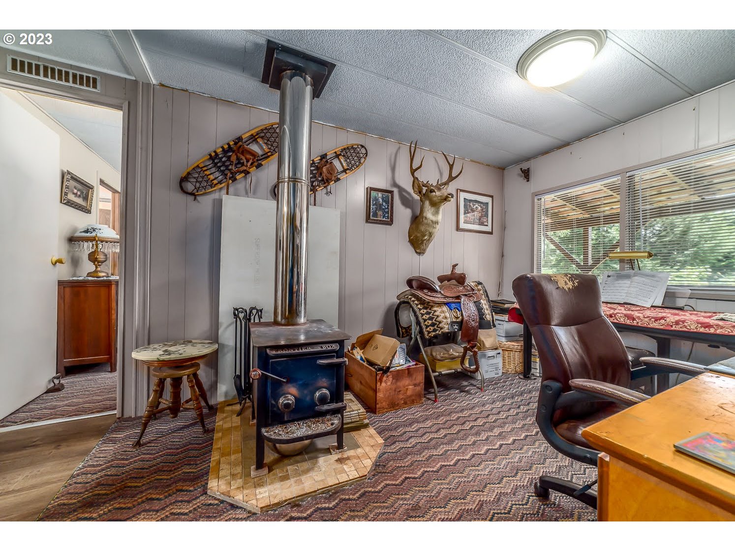 40277 Reuben Leigh Road Lowell, OR 97452 - Photo 17 of 46 a living room with furniture and wooden floor