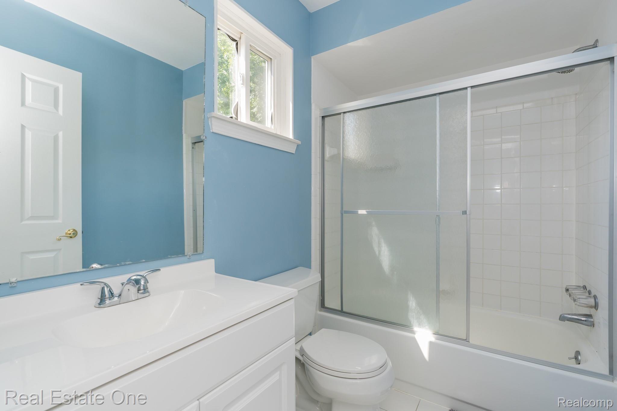523 Whitney Drive Rochester, MI 48307 - Photo 27 of 34 Whitney MLS-W024.jpg