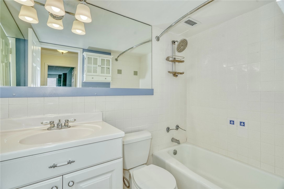 1400 Unit 501 East Avenue, Unit UN501 Rochester, NY 14610 - Photo 5 of 24