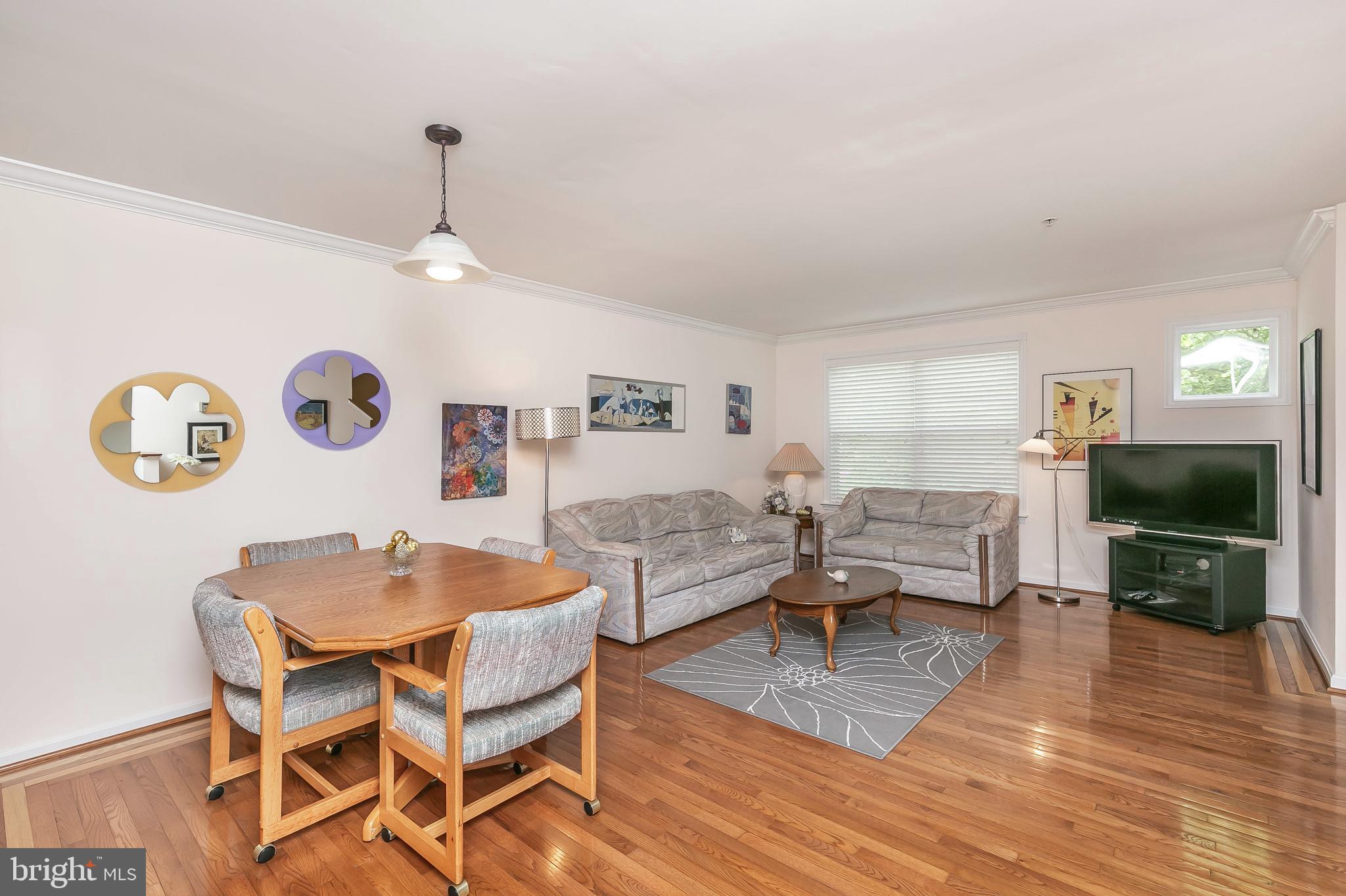 407 Chadford Road Baltimore, MD 21212 - Photo 5 of 20 Living/Dining Room