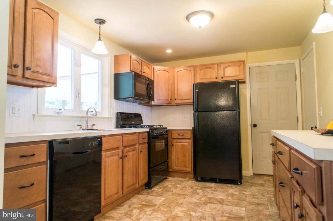 1521 Robert Road Lancaster, PA 17601 - Photo 2 of 29 Gallery Image 2