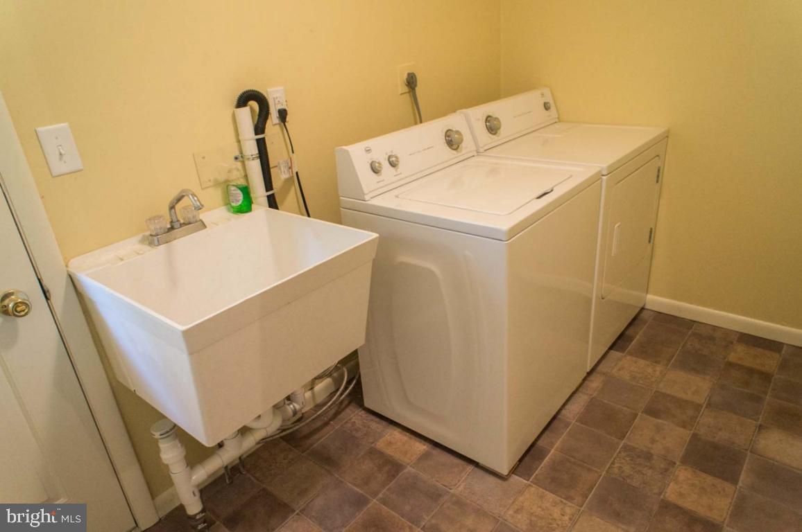 1521 Robert Road Lancaster, PA 17601 - Photo 17 of 29 Gallery Image 17