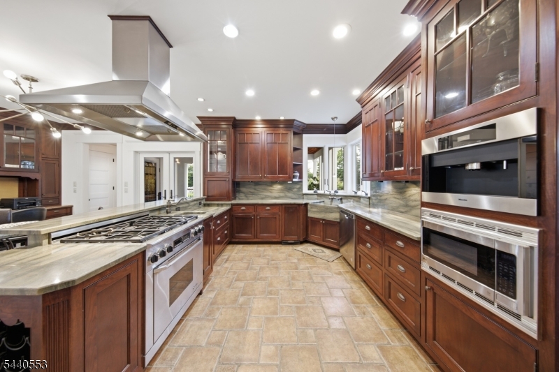 539 South Beverwyck Road Parsippany, NJ 07054 - Photo 16 of 48