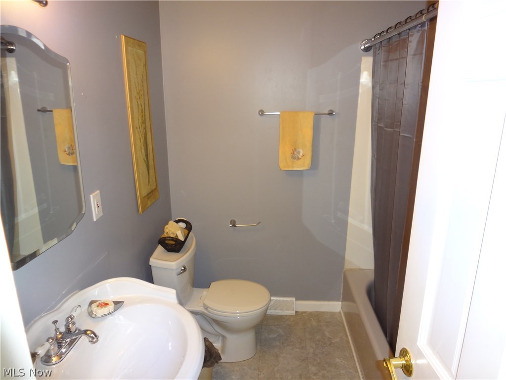 13346 Sheldon Road Cleveland, OH 44142 - Photo 12 of 18 Gallery Image 12
