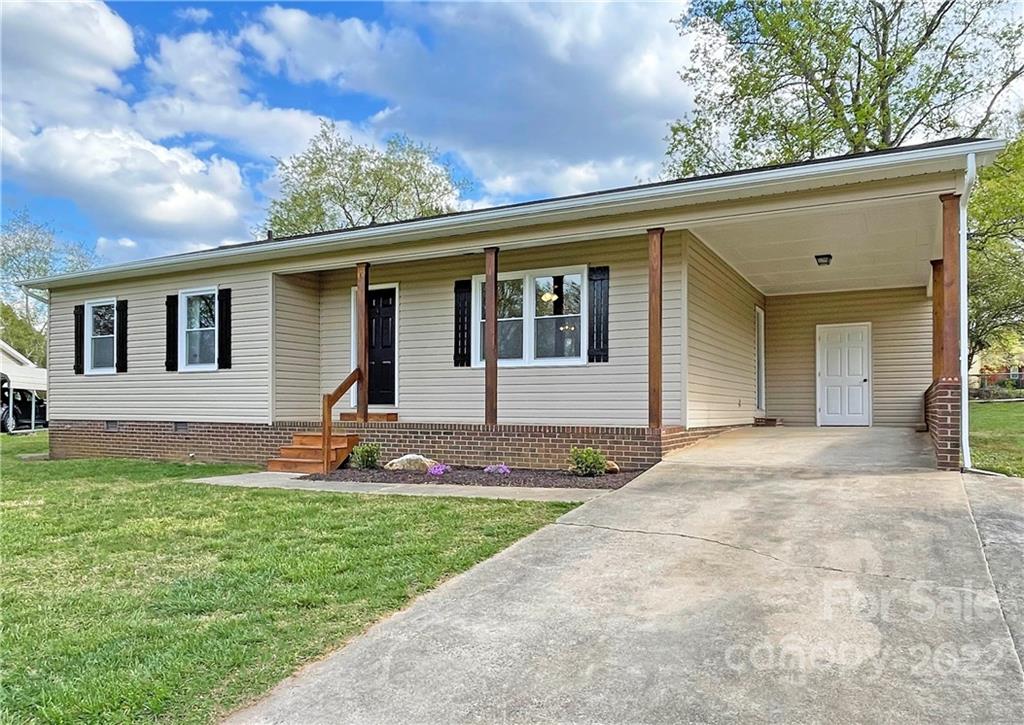 4555 Queens Road Hickory, NC 28602 - Photo 1 of 20 Gallery Image 1