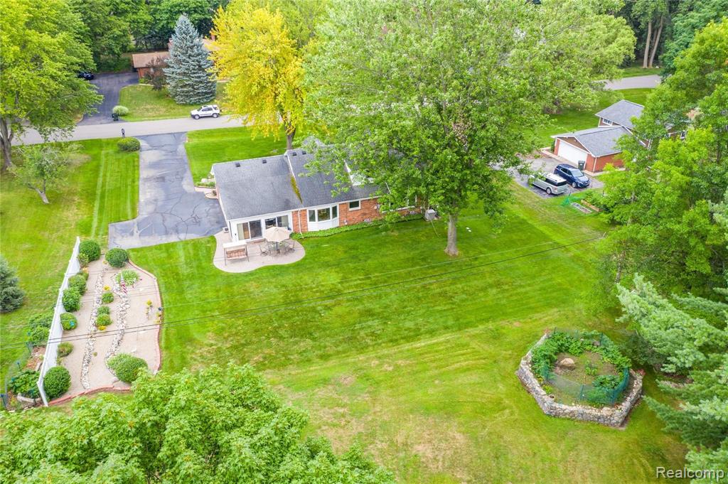318 Randolph Road Rochester Hills, MI 48309 - Photo 9 of 46