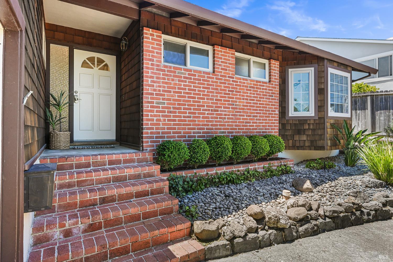 29 Ridgewood Drive San Rafael, CA 94901 - Photo 4 of 37