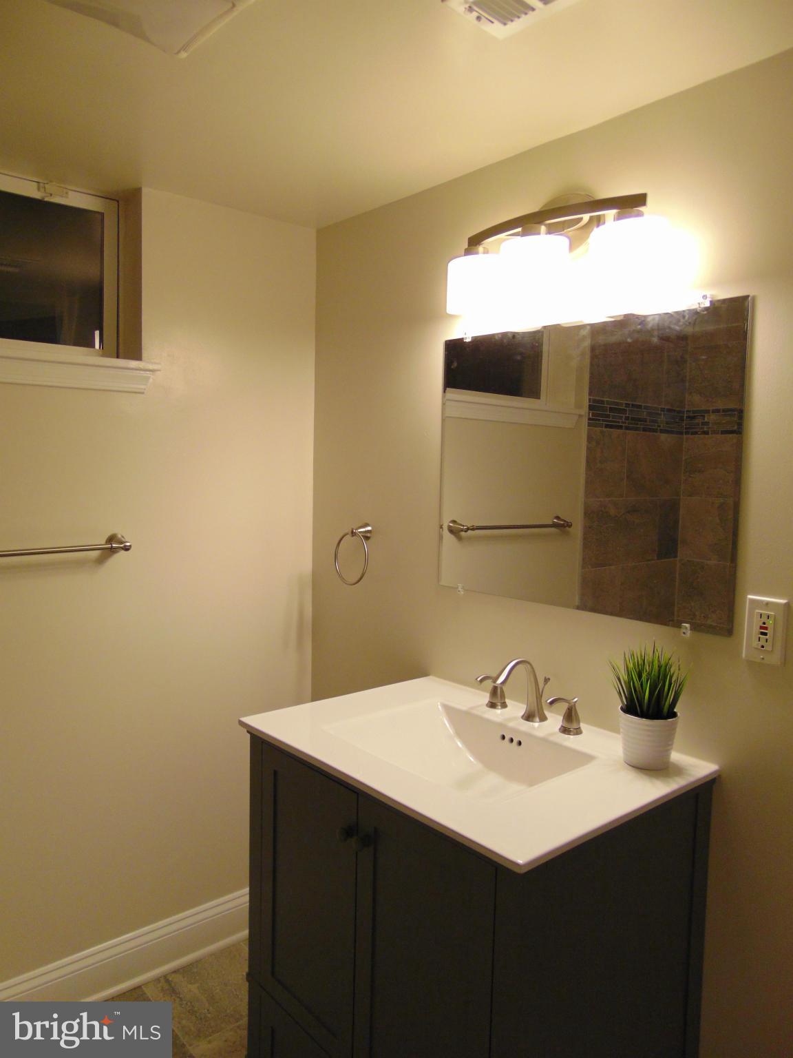4713 Macon Road Rockville, MD 20852 - Photo 23 of 29 Bath