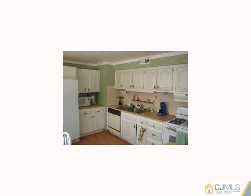 10 Woodlawn Road Somerset, NJ 08873 - Photo 2 of 7 Gallery Image 2